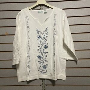 Shenanigans XL 3/4‎ Sleeve Blouse Shirt Off White W/ Flowers Embroidered